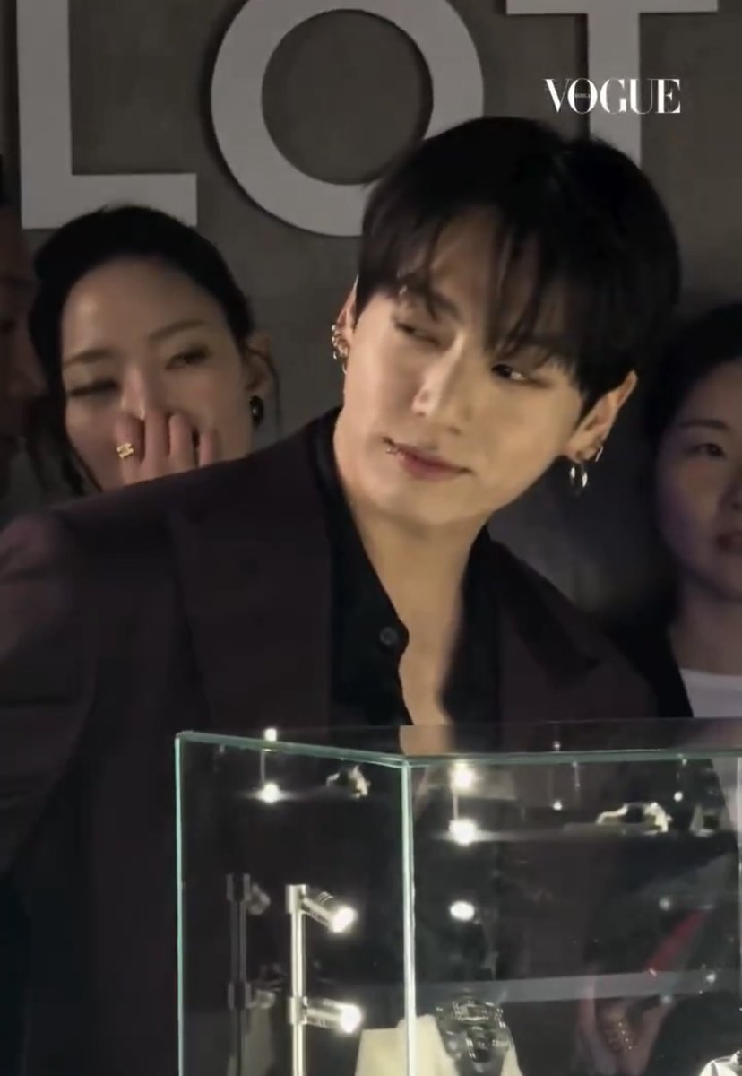 โดนมองแบบนี้กุตายอะ