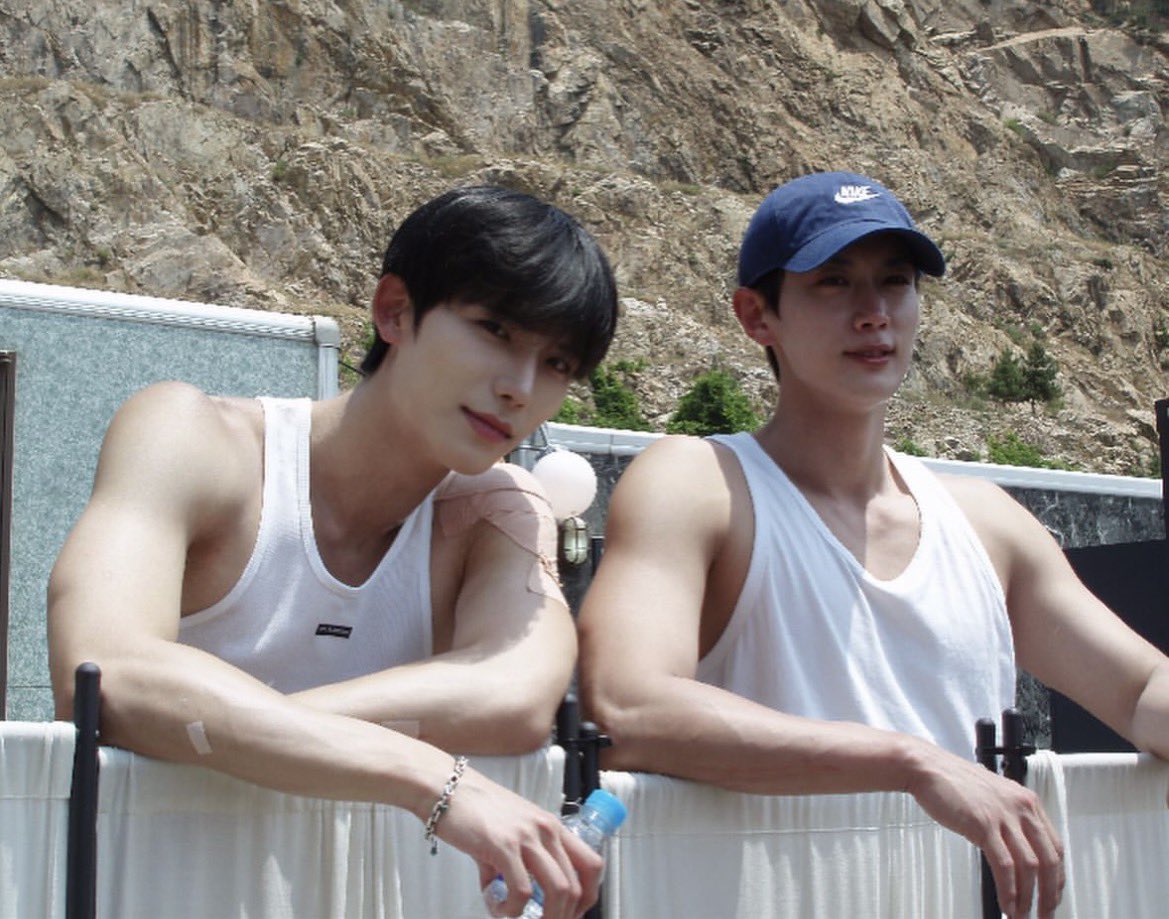 chidchayeol's tweet image. ฮยอนแจหล่อมากกกก 🥹 เอ็นดูความลงรูปเพื่อน
1.ลงรูปคู่อีกอน
2.ลงรูปกอดซองฮุน5555555555

ขอให้มีงานในวงการเยอะๆเลยนะะ 🫶🫶

#singlesinferno5