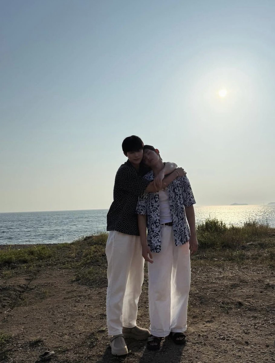 chidchayeol's tweet image. ฮยอนแจหล่อมากกกก 🥹 เอ็นดูความลงรูปเพื่อน
1.ลงรูปคู่อีกอน
2.ลงรูปกอดซองฮุน5555555555

ขอให้มีงานในวงการเยอะๆเลยนะะ 🫶🫶

#singlesinferno5