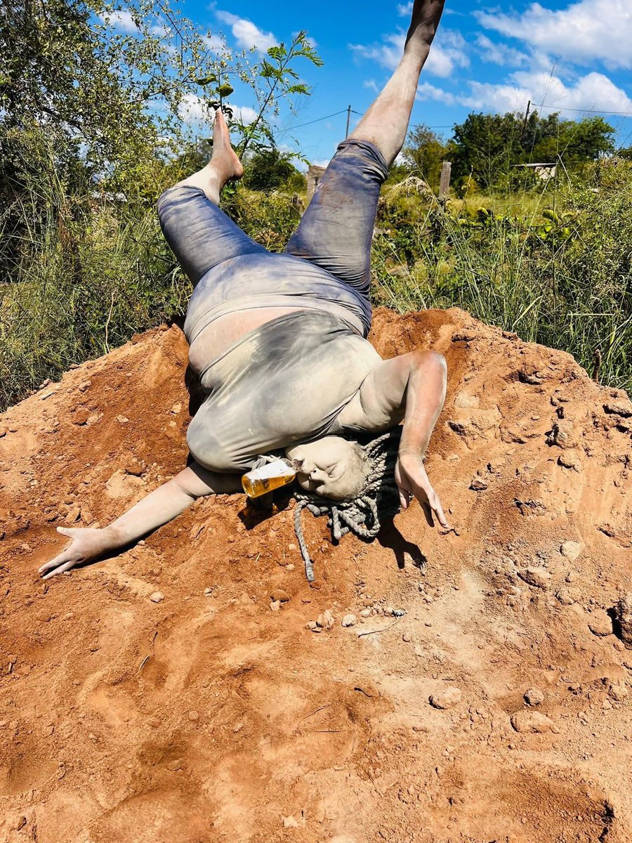 Man’s NOT Barry Roux tweet media