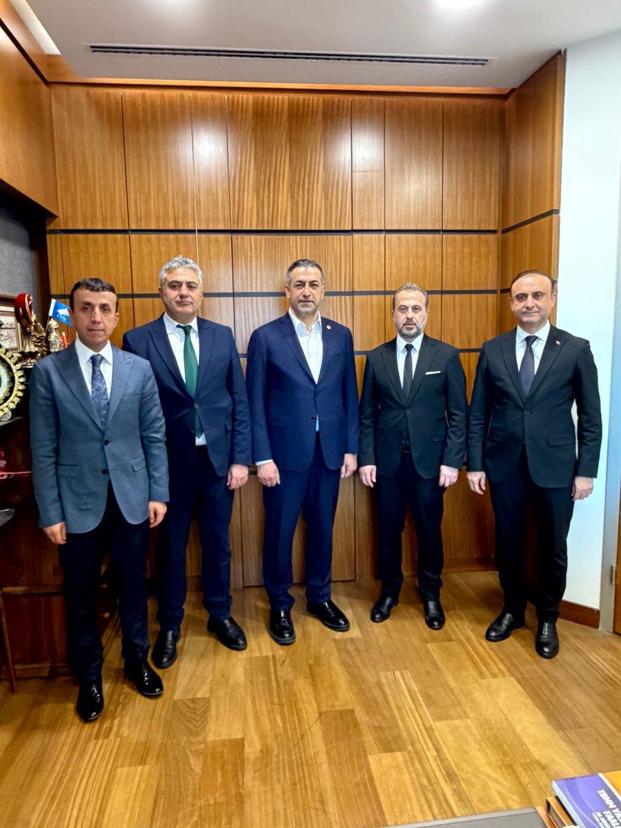 Elazığ İl Milli Eğitim Müdürümüz Sn.Beraat Şahin ve Müdür Yardımcılarımız Sn.Harun Gündüz, Sn.Nahit Yerebasan ve Şube Müdürümüz Sn.Murat Balta ziyaretimize geldiler. 

Teşekkür ederim.