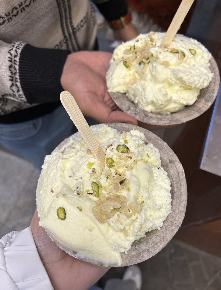 लखनऊ आए और 'मक्खन मलाई' नहीं खाई, तो क्या किया? 

केसर की खुशबू और पिस्ते का क्रंच, अरे वाह

 सच-सच बताना मक्खन मलाई किस-किस ने खाई हैं?