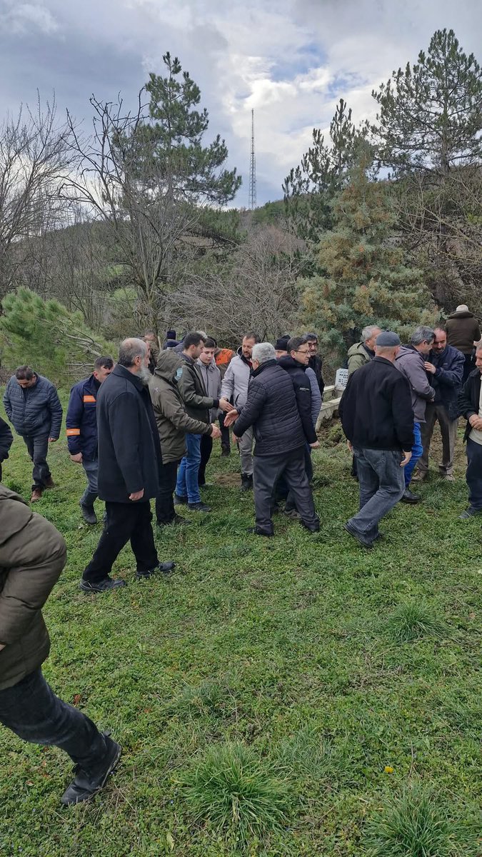 Göynük Orman İşletme Müdürlüğü’nde çalışan üyemiz İzzet Önder ÜNAL’ın annesinin cenaze merasimine Bölge Başkanımız İsmet YILMAZ ve Üyelerimiz ile birlikte katılarak taziyelerini ilettiler. Merhumeye Yüce Allah'tan rahmet ailesine başsağlığı dileriz.
