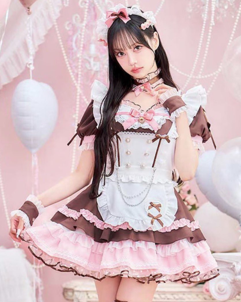 ⋆͛📣リマインド❕

明日明後日のバレンタイン衣装チェキの通販、今日いっぱいまでです！⏰
💖ピンク衣装（1.2枚目）
🤎ブラウン衣装（3枚目）
の2種類あるよ！2⃣💡 バレンタイン用のお絵描きでおとどけします♡衣装もお絵描きもあきのちゃんも絶対かわいいからぜひ！💌