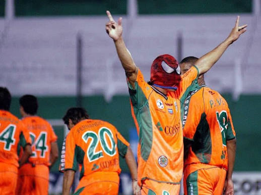 Un therian que se autopercibía araña y hacía enloquecer a todo #Banfield