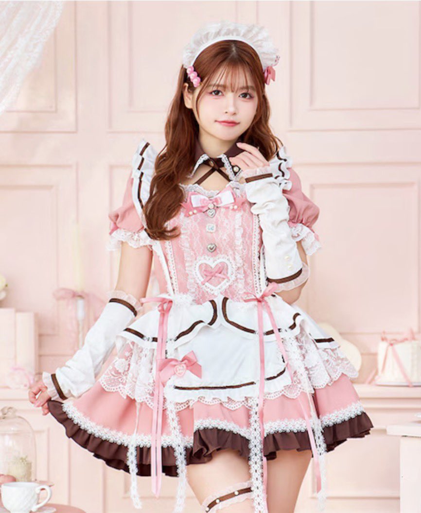 明日13日はバレンタインライブ1日目！こちらのピンクの方の衣装を着るよ！💖
📍S.U.B TOKYO
🎤18:20-18:40
📸18:40-19:40
です♡ ちょーかわバレンタインあきのちゃんを見に来てほしいです！ᴗ  ̫ ᴗ🍫
明後日14日もバレンタイン衣装だから二日連続でたのしみだね🎶