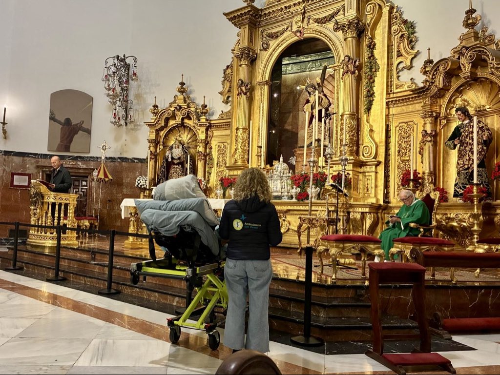 La Ambulancia del Deseo, <a href="/AmbuDeseo/">Fundación Ambulancia del Deseo</a>, ha facilitado a Carmen, una devota de 93 años, su traslado a la basílica para rezar ante el Señor y participar en la Santa Misa, haciendo realidad así una ilusión que sus problemas de movilidad le impedían.

#granpoder2026