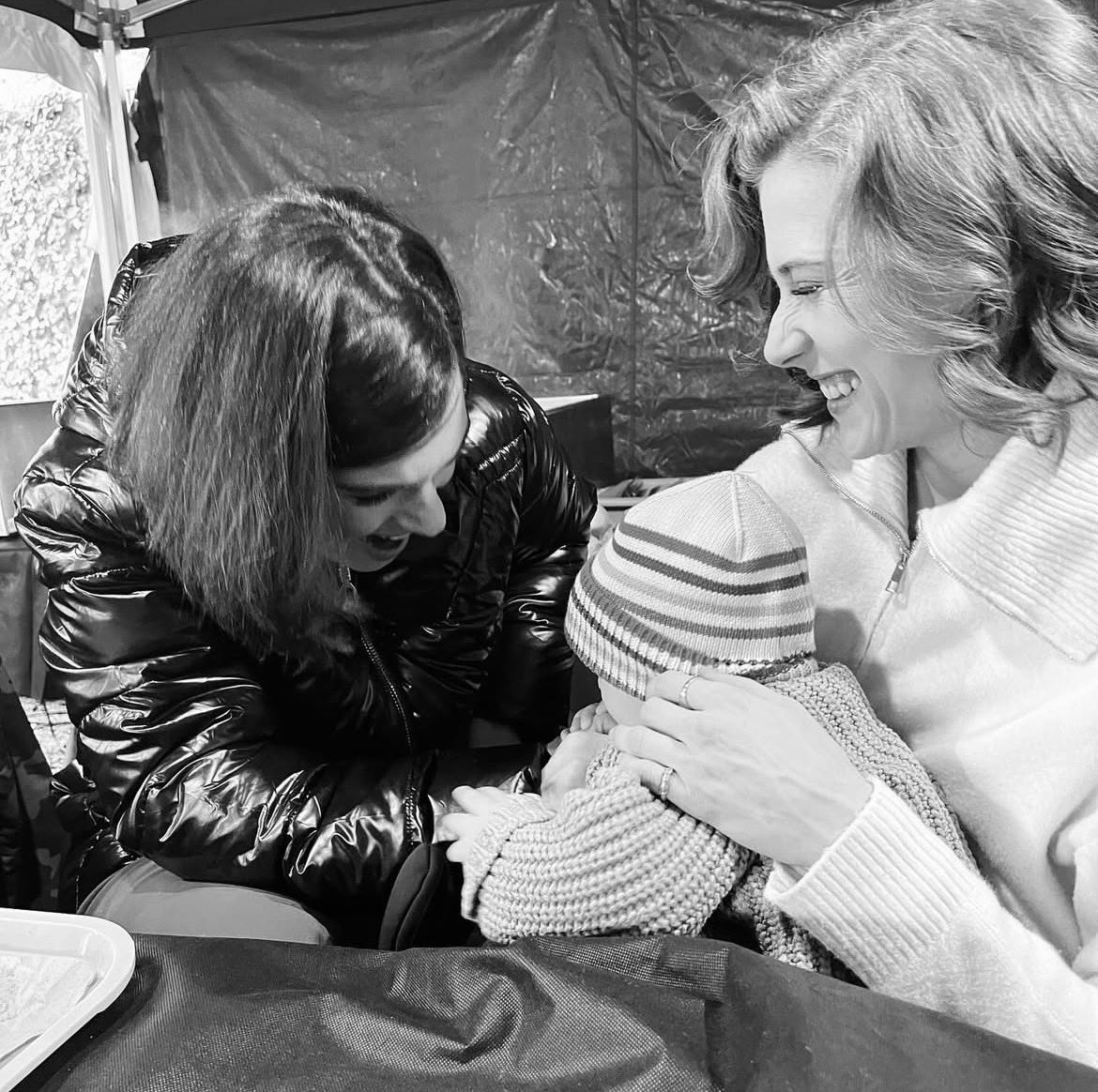 gini__us's tweet photo. ME MUERO DE AMOR!!!! 

ALBA Y MARTA CON RAI 😭😭😭 https://t.co/qtfFWkacLP