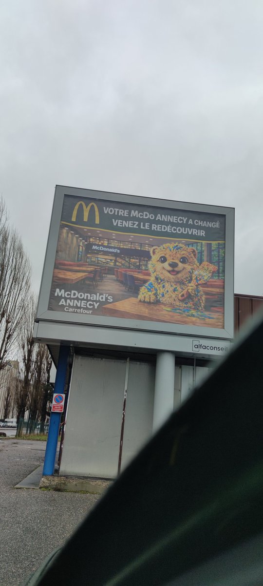 mathieusbgh's tweet photo. @McDonaldsFrance on a plus d'argent pour payer des artistes ? https://t.co/Srv4PCSad7