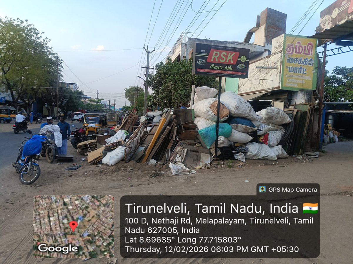 V55star's tweet photo. @TirunelveliCorp 
C. No 2/206

இந்த ஆக்கிரமிப்பு சீர்கேட்டையும் கொஞ்சம் கவனிங்க சார்..
பல நாட்களாக இந்த அவல நிலை தொடர்கிறது... மேலப்பாளையம் நேதாஜி 100 அடி ரோடு இப்ப 25 அடி தான் உள்ளது....
@TirunelveliCorp
@Collectortnv
@Udhaystalin
@Office_of_Udhay
 @CMOTamilnadu https://t.co/lFnzSYo8wD