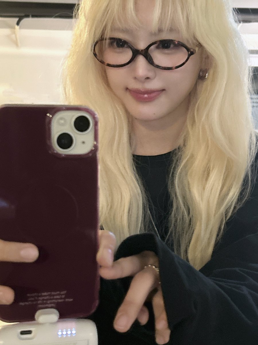 geeniusofficial's tweet photo. #예영이예영

잠들지마
진실게임하자...
좋아하는 강아지 있어?
너... 강쥐상 조아하잖아　^_−☆

#지니어스 #Geenius
#예영 #Yeyoung #イェヨン https://t.co/0edsOeizgy