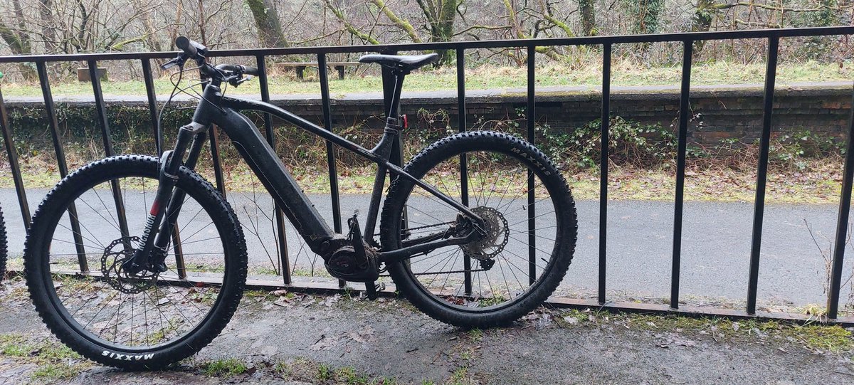 AndyChandler77's tweet photo. @StolenRide Whyte e505 v1 mens large black bike stolen from the garage last last at 2.15am in the Carshalton SM5 area.

Despite the house alarm going off and having a Ring doorbell it didn't deter the thief!  They were able to get away before I could get to the front door! Thanks https://t.co/OwK8VQi4qa
