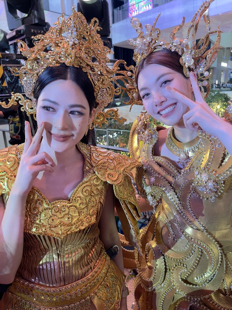 ขอบคุณทุก ๆ กำลังใจที่ส่งมาให้พิหลิงและพิน้องออมนะคะ  เลิฟยูววว  🫶🏼

LINGORM EMDISTRICT CNY2026
#EMDISTRICTCNY2026xLingOrm
#หลิงออม #LingOrm