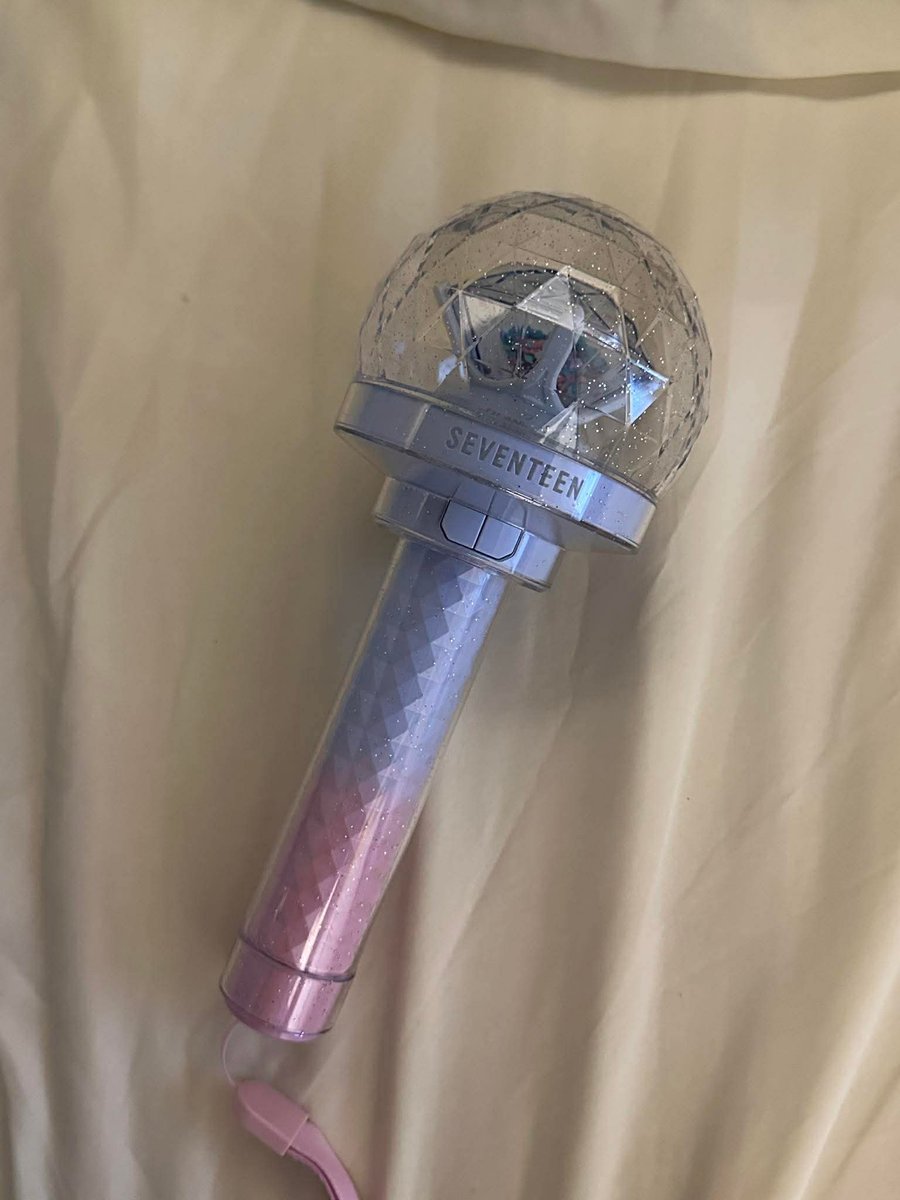 whatsg__d's tweet photo. wts lfb ph 
    ↳ carat bong v3 (10th anniversary)

— ₱2,300 (payo)
— mop: gcash
— mod: jnt 
— can do meet up (loc: qc, calamba, batangas city)
— once opened just to check 

t. svt seventeen scoups jeonghan joshua jun hoshi wonwoo woozi the8 mingy dk seungkwan vernon dino https://t.co/Z1JwH5gp8v