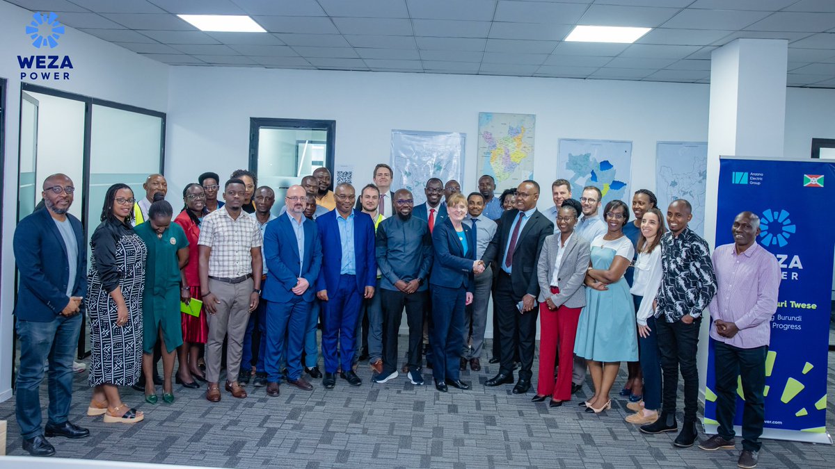 DIASPORANDUNDI's tweet photo. ⭐️ Cap sur l’énergie de demain ! Hier à #Bujumbura, l’Ambassadeur des #EtatsUnis au #Burundi #Higgins a découvert les coulisses de @WezaPower, le moteur américain de la révolution énergétique. L’objectif ? Passer de 12 % à 70 % d’accès à l’électricité pour tout le pays ! (1) https://t.co/pgNNpVDaon