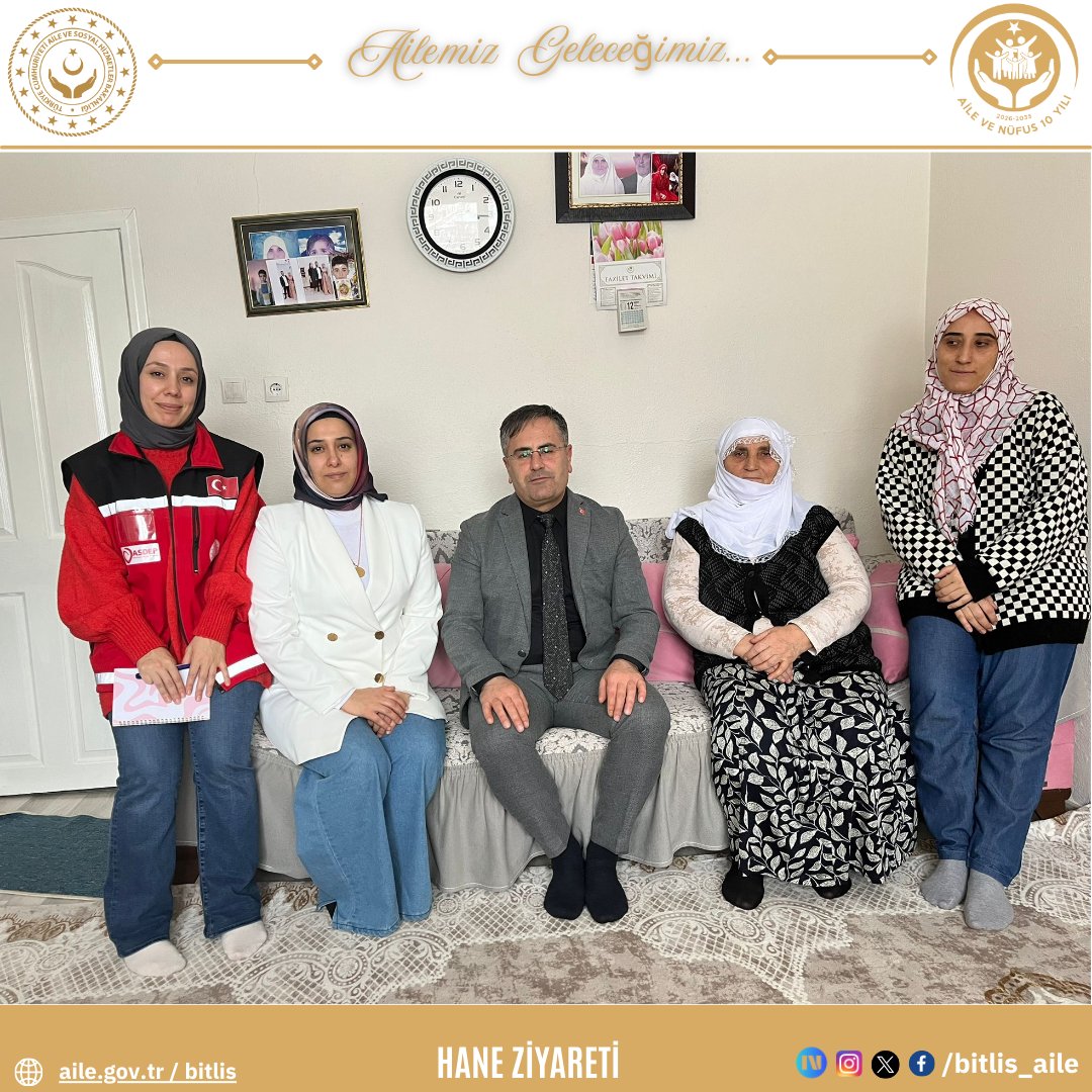 bitlis_aile's tweet photo. 🇹🇷 Aziz Şehidimizin Kıymetli Emanetine Ziyaret 🇹🇷

İl Müdürümüz Vefa Akdoğan, aziz şehidimiz Nevzat Döngel’in kıymetli annesini ziyaret etti.

Gerçekleştirilen ziyarette şehidimizin muhterem annesinin hal ve hatırı sorularak ihtiyaç ve talepleri dinlendi. Devletimizin her daim şehit ailelerimizin yanında olduğu vurgulanırken, Bakanımız Sayın Mahinur Özdemir Göktaş’ın selamları da kendilerine iletildi.

Şehitlerimizin bizlere emaneti olan kıymetli aileleri, milletimizin gönlünde müstesna bir yere sahiptir. Aziz şehidimizi rahmet ve minnetle anıyor; kıymetli ailesine sağlık ve huzur diliyoruz. 🇹🇷

📍Mutki 
@tcailesosyal @BitlisValiligi @ztarikdaroglu @ashb_sehitgazi