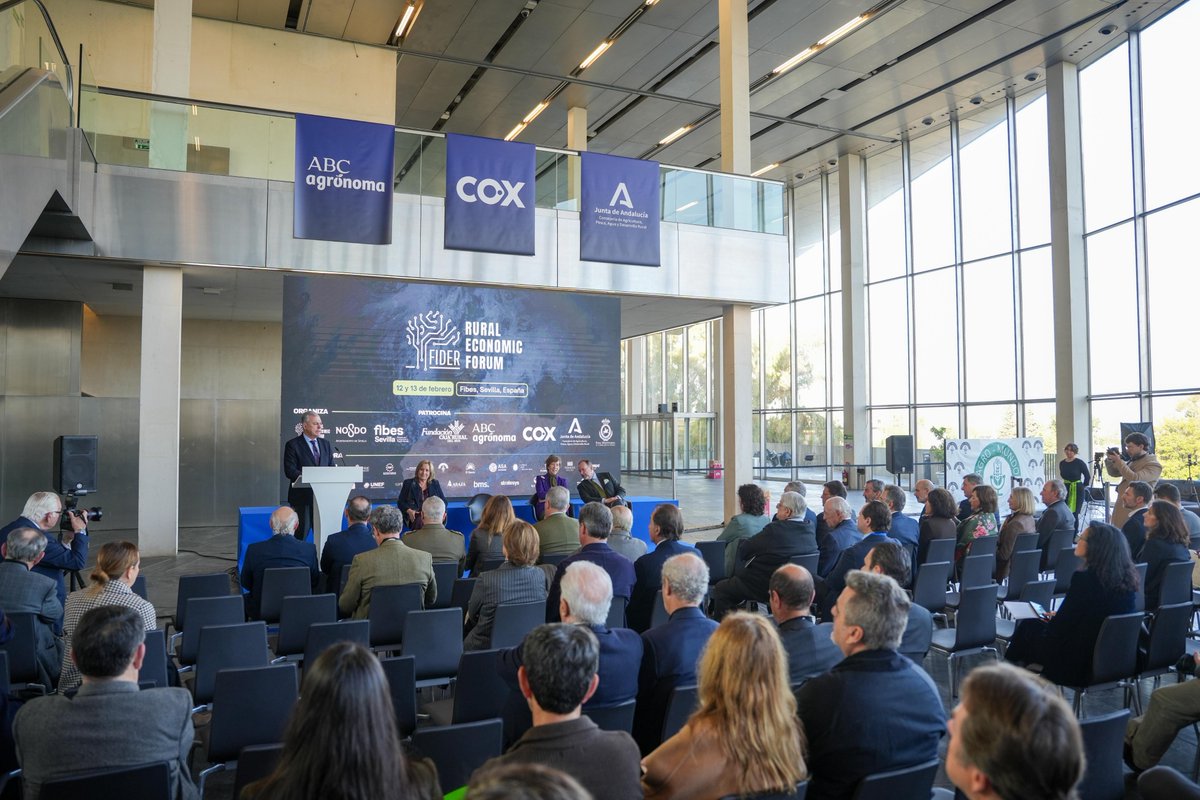 fibesevilla's tweet photo. 🌿 Inaugurado en #Fibes por @jlsanzalcalde el I Foro de la Economía Rural #FIDER, que llega con el objetivo de repensar el papel del medio rural en la economía del siglo XXI.
El encuentro situará a #Sevilla como epicentro de la industria y reunirá a cualificados profesionales. https://t.co/uZ03XWZSzk