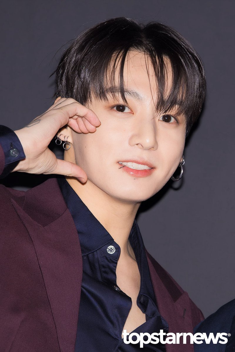 archiveforJK's tweet image. ohmygod.