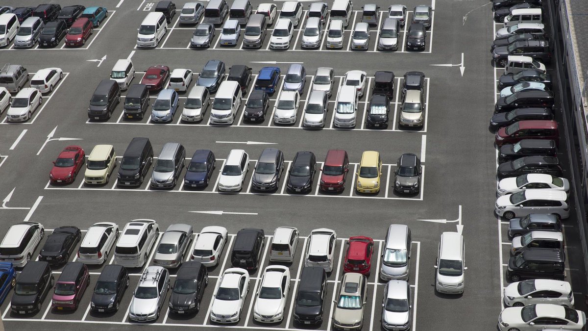 spinefoot1's tweet image. ちょっと昔の駐車場