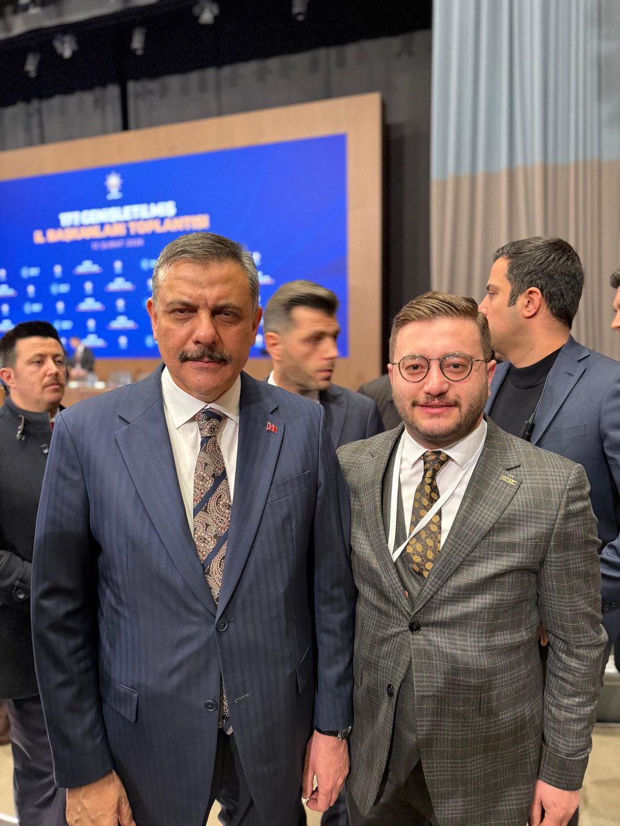 ferdisenel25's tweet photo. İçişleri Bakanımız Sayın Mustafa Çiftçi ile Genişletilmiş İl Başkanları Toplantımızda bir araya gelerek, görevinin ilk günlerindeki heyecanına ve mutluluğuna ortak olma fırsatı bulduk.

Bu vesileyle, kendilerine yeni görevlerinde bir kez daha başarılar diliyor;  ülkemiz ve milletimiz için hayırlı hizmetlere vesile olmasını gönülden temenni ediyorum.
@miamustafacftci