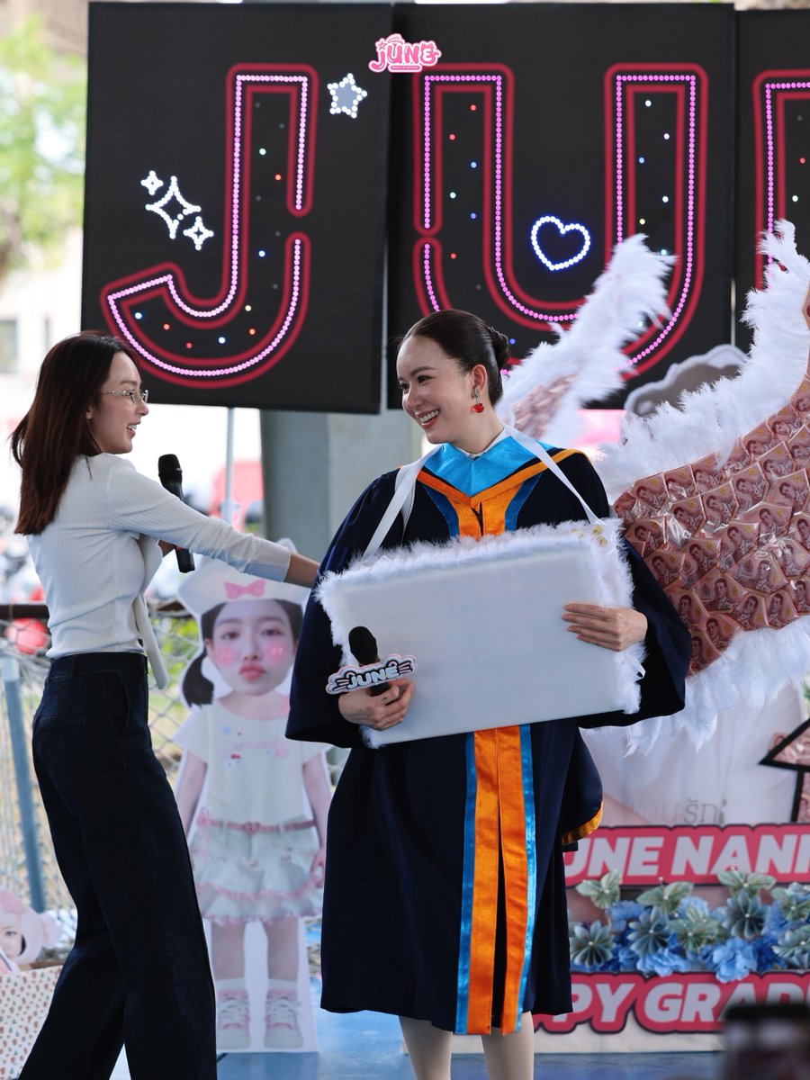 จูนจิ๋วอาจจะกำลังงงว่าเอนจ๋องกับจูนเหมียวเล่นอารายกัน 🤔

JLAND IS PROUD OF JUNE
#JuneGraduationDay