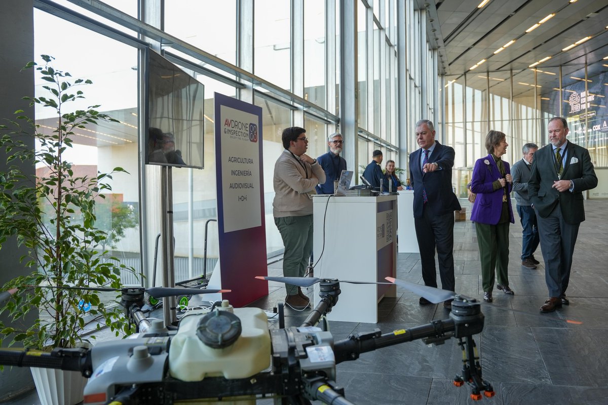 fibesevilla's tweet photo. 🌿 Inaugurado en #Fibes por @jlsanzalcalde el I Foro de la Economía Rural #FIDER, que llega con el objetivo de repensar el papel del medio rural en la economía del siglo XXI.
El encuentro situará a #Sevilla como epicentro de la industria y reunirá a cualificados profesionales. https://t.co/uZ03XWZSzk