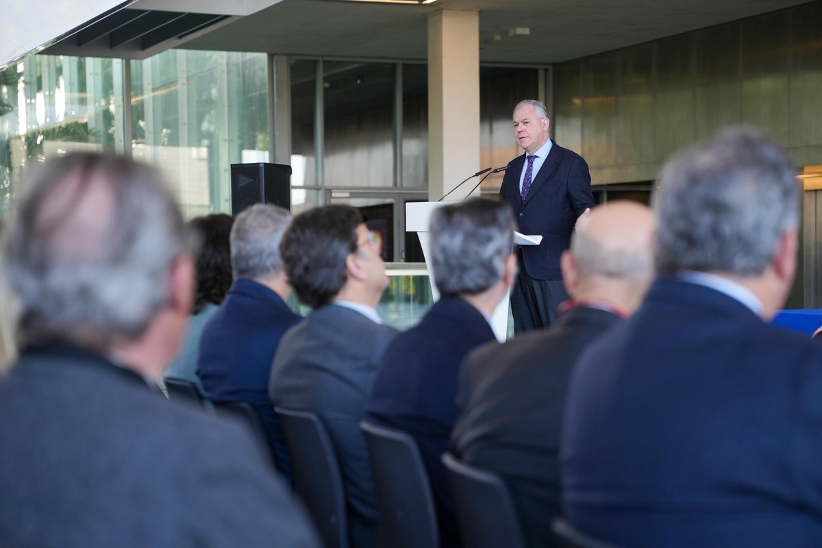 fibesevilla's tweet photo. 🌿 Inaugurado en #Fibes por @jlsanzalcalde el I Foro de la Economía Rural #FIDER, que llega con el objetivo de repensar el papel del medio rural en la economía del siglo XXI.
El encuentro situará a #Sevilla como epicentro de la industria y reunirá a cualificados profesionales. https://t.co/uZ03XWZSzk