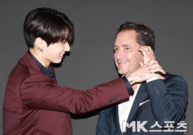 [📸 PHOTOS] #JUNGKOOKxHUBLOT #Jungkook with Hublot's CEO Julien Tornare