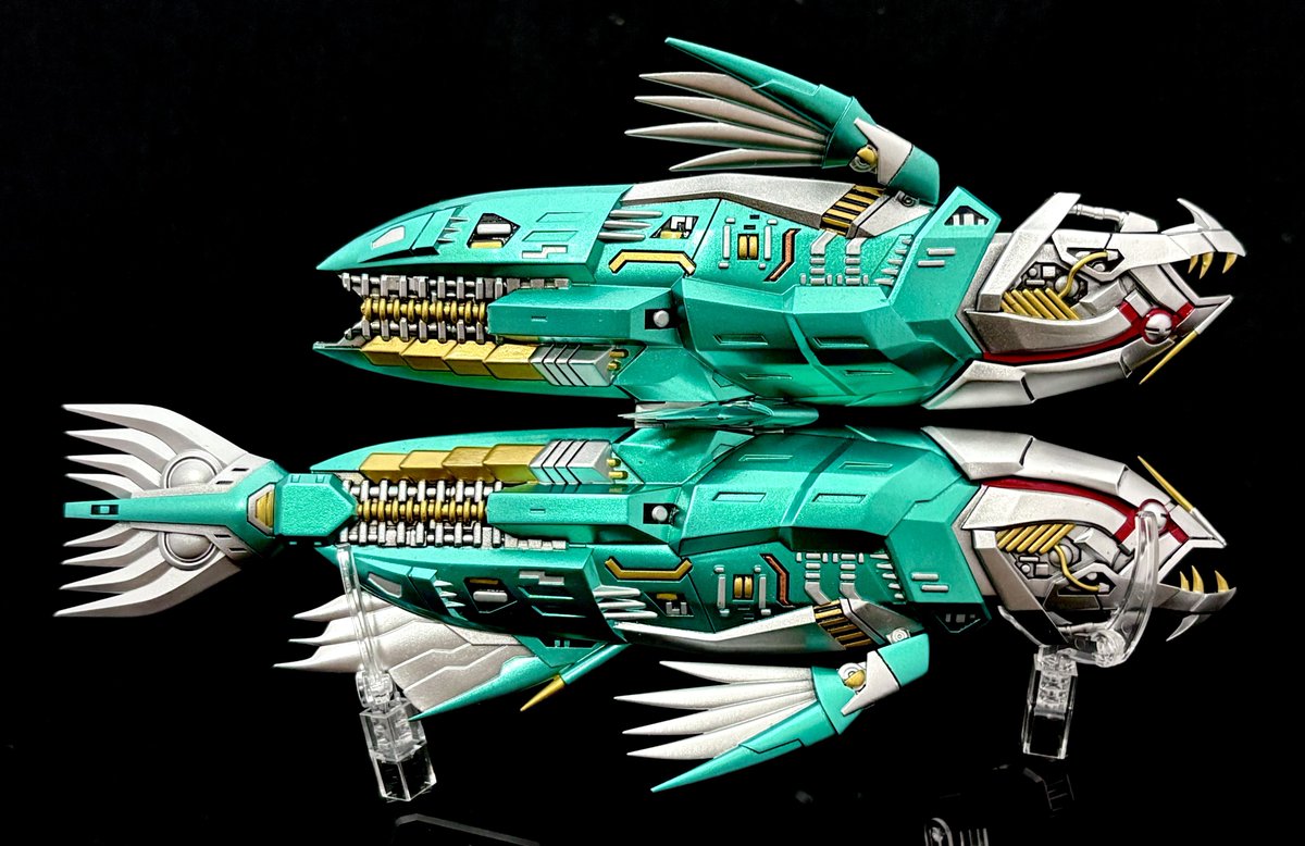 となモにて購入しました、
猫屋敷さん（<a href="/VicViperBP_827z/">猫屋敷</a>）原型のキラーヒジア（ダライアスII）完成しました。ちゃんと開きになるのが最高。内臓のディティールが凄まじいことになっていますが、水性塗料でチマチマ塗るのは楽しかったです。