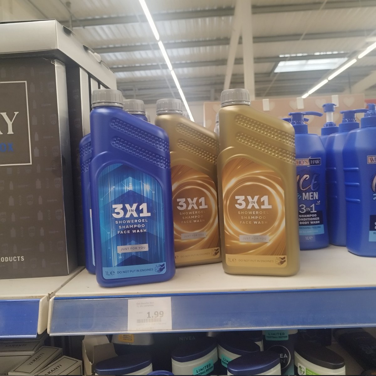 zont fait un gel douche en forme d'huile de moteur pour lé zommes
packe lé zommes ça veut sentir la formule 1 vroum vroum POUSSEZ VOUUUUUS 🏎️