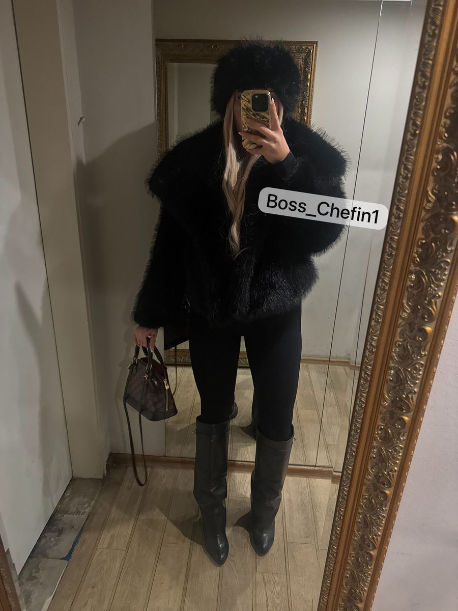 Boss_Chefin1's tweet photo. Alle meine treuen Sklaven werden hier folgen, reposten, liken. #sklaven #slaves #goddess 😈🧎🏼⛓️🔒 https://t.co/j3oyDDmWvT