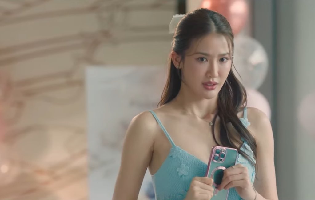 เจสซี่ ณัฐศิญา เป็นนักแสดงที่มีเสน่ห์เฉพาะตัวมาก กล้องจับแล้วดูมีมิติ ไม่แปลกใจเลยที่ถูกเลือกมารับบทวิกกี้
TUNGPANGJESSIE HEARTCODE
#HeartCodeMonomax