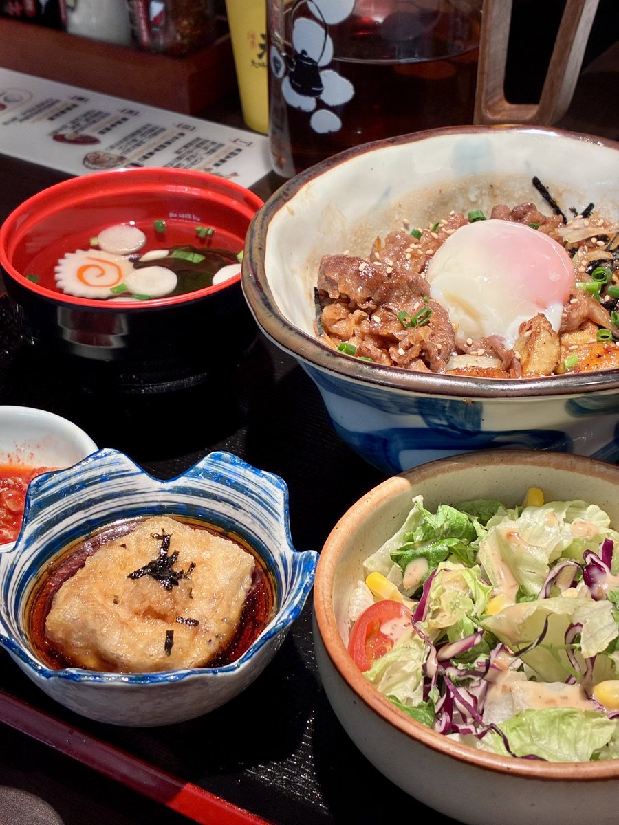 ruru_1709's tweet photo. フォアグラ牛丼おいしかったŧ‹"ŧ‹"(o'u'o)ŧ‹"ŧ‹" https://t.co/r5ubZLcEmi
