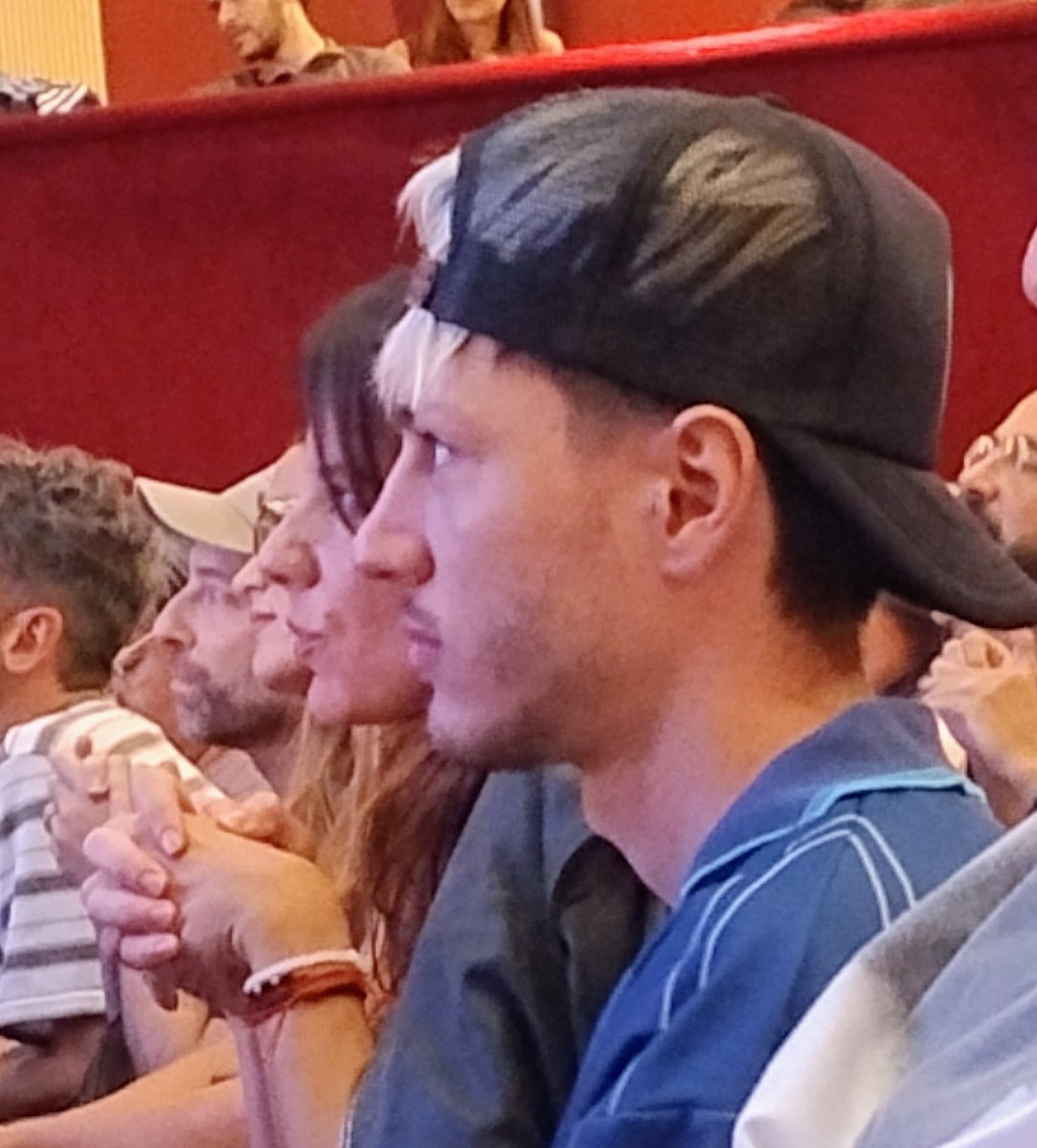 Viva el amor ❤️ Gimena Accardi y Seven Kayne anoche viendo la obra "Modelo vivo muerto" en el teatro Metropolitan.
Te digo: la obra es excelente (no te la pierdas) y qué lindo que la gente se quiera!!!