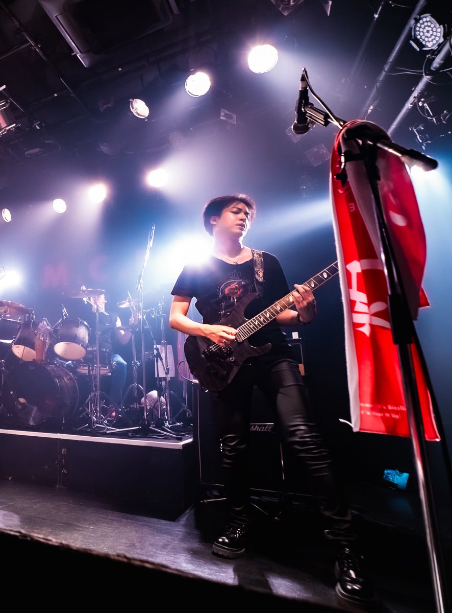 charaguitar666's tweet photo. アラバキで屋台の粗挽きウィンナー持ってるギャグをかましてみたいのでフォロワーの方推してる方ちょっと遠いかもだけどよろしくお願いしますね(=ﾟωﾟ)ﾉ

あとギターは東北1位のかっこよさ見せますんで既存も新規もそこはもう期待してて https://t.co/DOc6qlL9xQ