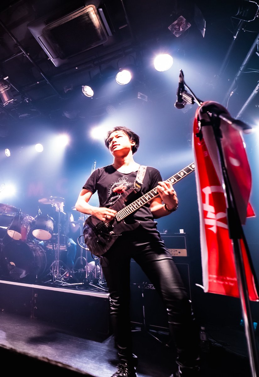 charaguitar666's tweet photo. アラバキで屋台の粗挽きウィンナー持ってるギャグをかましてみたいのでフォロワーの方推してる方ちょっと遠いかもだけどよろしくお願いしますね(=ﾟωﾟ)ﾉ

あとギターは東北1位のかっこよさ見せますんで既存も新規もそこはもう期待してて https://t.co/DOc6qlL9xQ