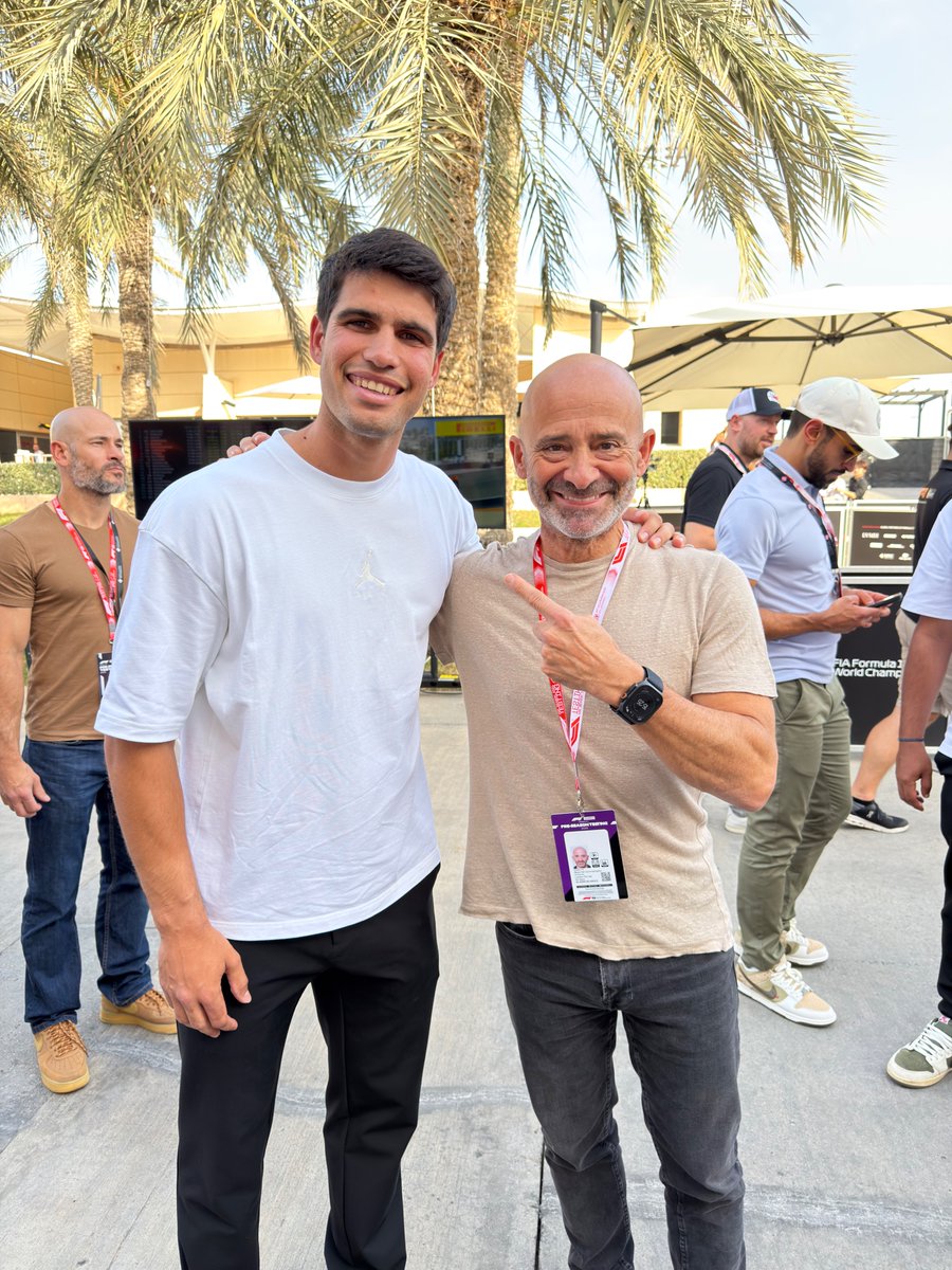 Cómo he disfrutado charlando un ratito con <a href="/carlosalcaraz/">Carlos Alcaraz</a> Formulero, alonsista y un pedazo de crack que ya es leyenda en lo suyo. Cercano, sencillo y con una garra y un talento descomunal.