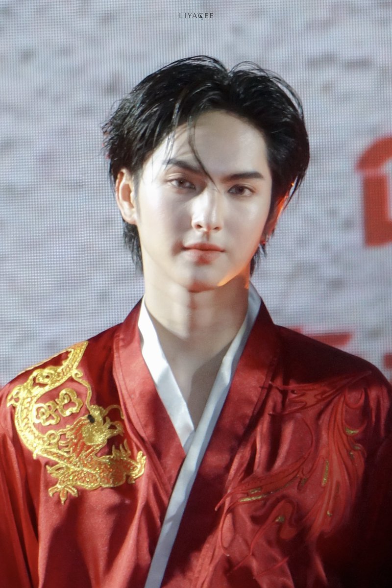 liya_cee's tweet photo. 12.02.26 🐲 | #BUSCNYatICONSIAM

น้องเป้อลุคนี้เอาตายมากกกก หล่อมากกกกกก ไม่ไหว🫠

CNY ICONSIAM WITH BUS

#COPPERdechawat  @cucopper11 
#ICONSIAMCNY2026 https://t.co/0jVzy6e2nt