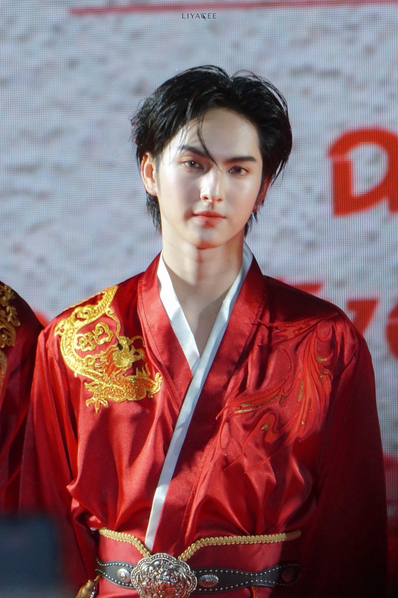liya_cee's tweet photo. 12.02.26 🐲 | #BUSCNYatICONSIAM

น้องเป้อลุคนี้เอาตายมากกกก หล่อมากกกกกก ไม่ไหว🫠

CNY ICONSIAM WITH BUS

#COPPERdechawat  @cucopper11 
#ICONSIAMCNY2026 https://t.co/0jVzy6e2nt