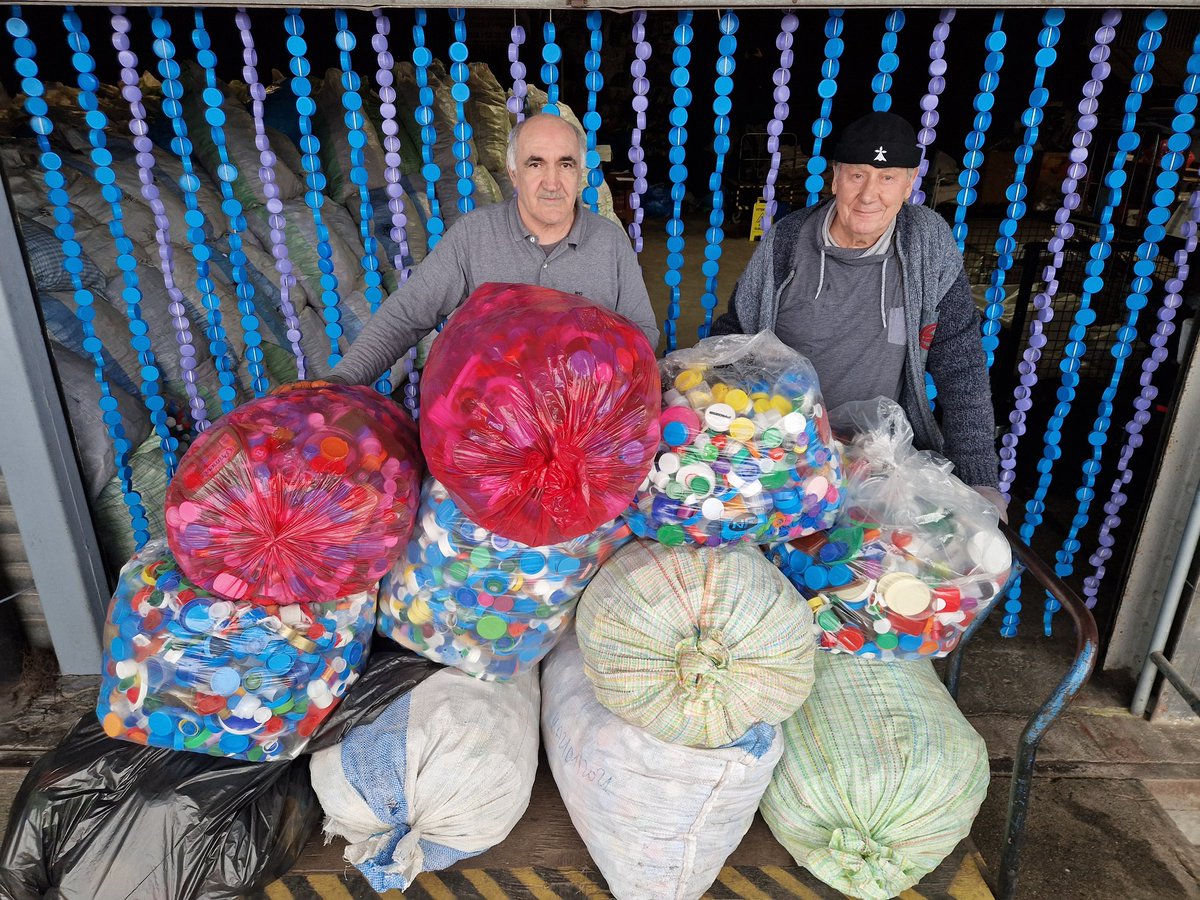 Nouvelle livraison de la collecte en place à <a href="/VilleBarentin/">Barentin</a>. Action au profit du #handicap et du #recyclage <a href="/seinemaritime/">Seine-Maritime</a> <a href="/ici_hnormandie/">ICI Normandie (Seine-Maritime - Eure)</a> <a href="/lccauchois/">Le Courrier Cauchois</a> <a href="/f3normandie/">France 3 Normandie</a> <a href="/Chris_Bouillon/">Christophe Bouillon</a>