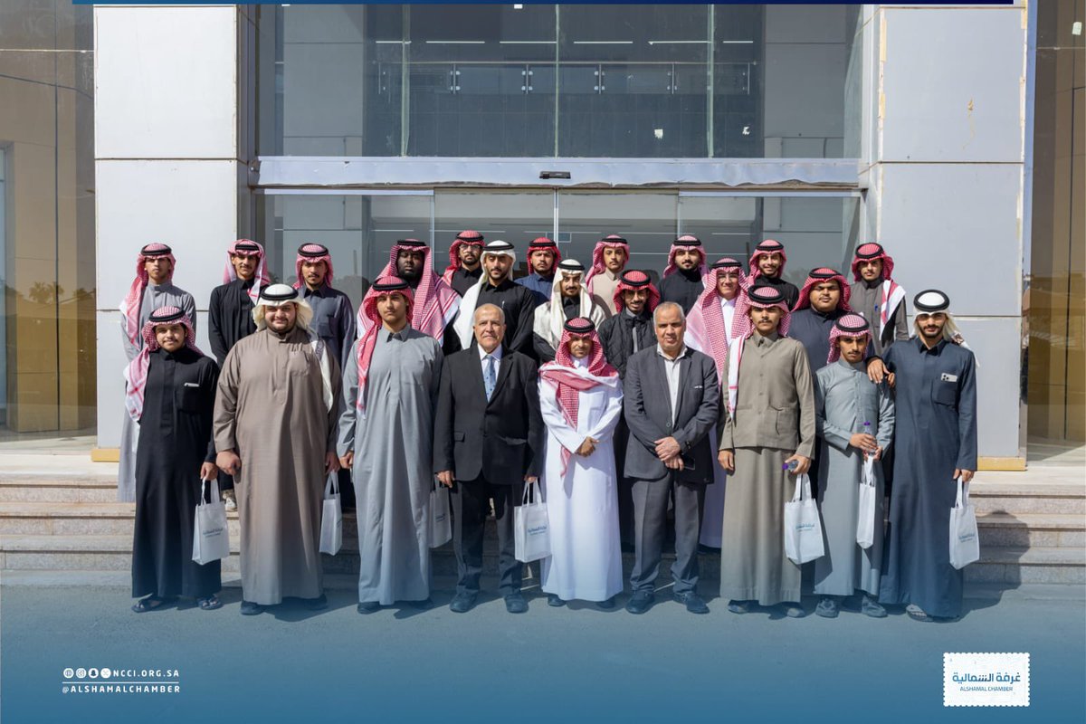 #زيارة | 

استقبلت #غرفة_الشمالية بحضور سعادة الأمين العام الأستاذ أحمد بن فياض العنزي، وفداً من جامعة الحدود الشمالية يضم اعضاء من هيئة التدريس وطلاب من كلية الهندسة وطالبات من كلية إدارة الأعمال – قسم المحاسبة بالجامعة ، وذلك للاطلاع على دور الغرفة التجارية وأنشطتها في دعم قطاع