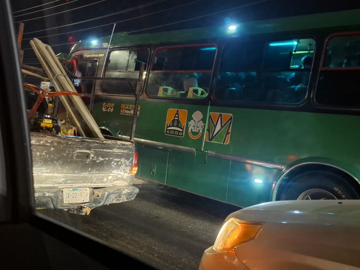 bernardodieguez's tweet photo. @TransporteJal BD, reportando Unidad circulando por paso a desnivel Valle Imperial carr a Tesistan en estos momentos https://t.co/HIvAsoTXce