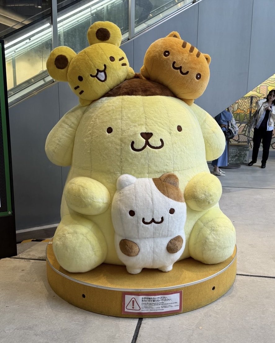 sanriodaily's tweet image. pompompurin with scone, bagel and muffin 💫