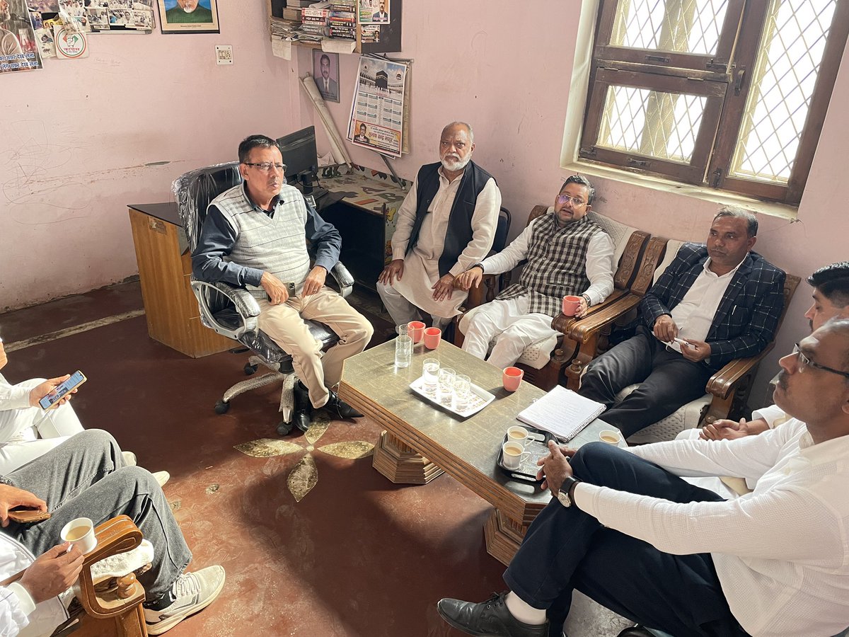 drmerajhusain's tweet image. कल अमरोहा में निकलने वाली मनरेगा बचाओ यात्रा के रूट और यात्रा के प्रबंध को लेकर मीटिंग में हिस्सा लिया।इस अवसर पर ज़िला अध्यक्ष ओंकार कटारिया जी सहित अन्य पदाधिकारी मौजूद रहे।#Amroha