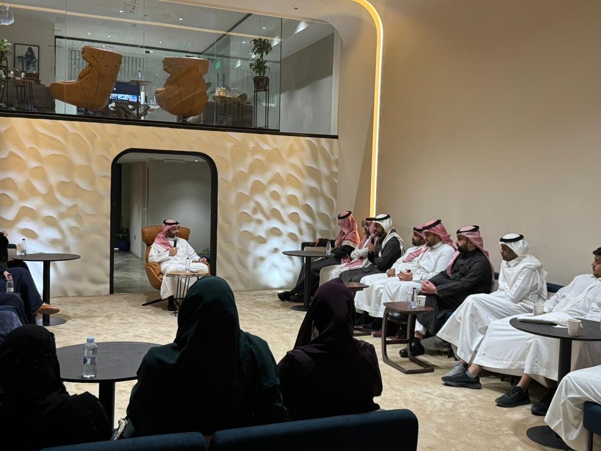 Rimthan_space's tweet photo. سعدنا باستضافة الأستاذ خليل النمري، نائب الرئيس للتخطيط الاستراتيجي وتطوير الأعمال والتواصل والتميز المؤسسي في صندوق التنمية الصناعية السعودي.

 شاركنا خبراته القيادية في تحديد الأولويات وبناء الثقة، مؤكدًا أن النمو المهني الحقيقي يقوم على التعلم المستمر وصناعة الأثر. https://t.co/HkZQtVbsgL