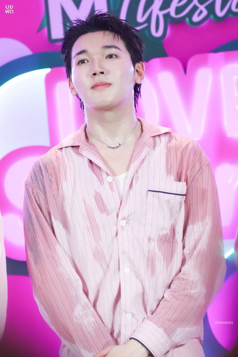 ใครไม่มีแฟนยังมีกฤตินโสดเป็นเพื่อนน้า

PERSES AT LOVE STORE

#KRITTIN_PERSES  
#THEMALLLOVESTORExPERSES 
#PERSES #PERSES_TH