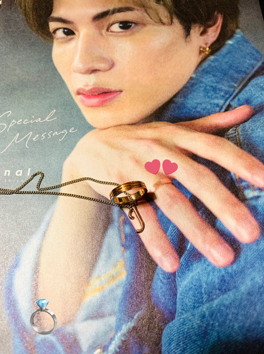 p_yama_sweeties's tweet image. ふと読みたくなって、、、📖
お風呂入る時は外してる😌

 #志尊淳
 #写真集final
 #SpecialMessage
このSpecialMessageって文字…直筆なら良かったな🫣
中の直筆SSJと足跡👣👣たくさんが可愛いの😍