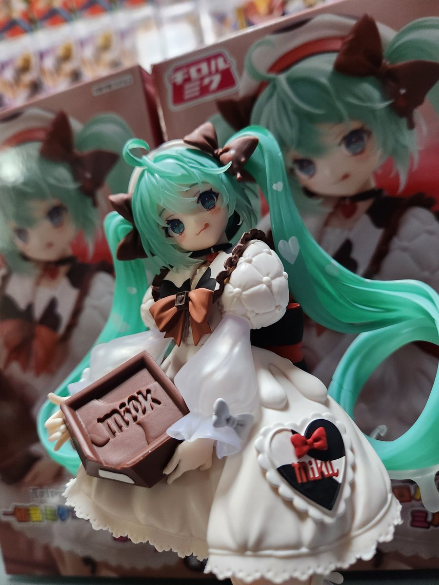 やっと、チロルミク開封 チロルチョコも1箱ゲット しかし、ミントが