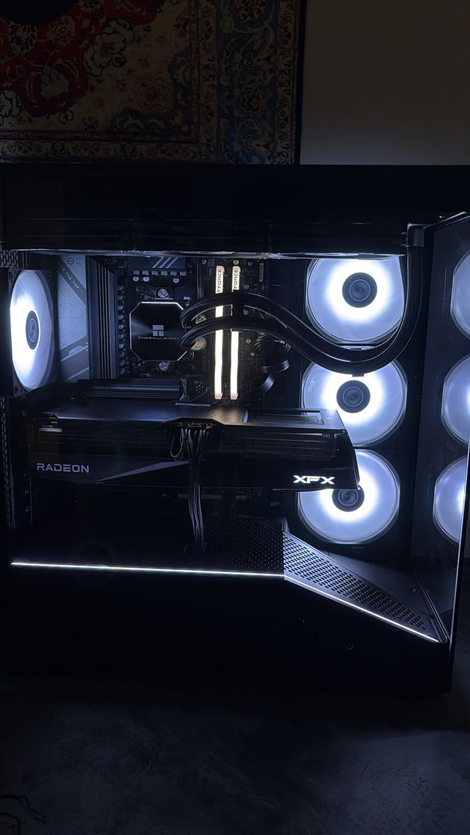 تصوير عميلنا عبد الله 🖤 | من تجميعات المتجر عسى الله يبارك له 🎮

ما زلنا مستمرين بتقديم 32GB للرامات لجميع التجميعات المتوسطة و العُليا دون أي عرض أو رفع بالسعر و بإذن الله مستمرين و محافظين على أقل الأسعار 💪

المواصفات:
كرت الشاشة:XFX QUICKSILVER RX 9070 XT 16GB (ترقية