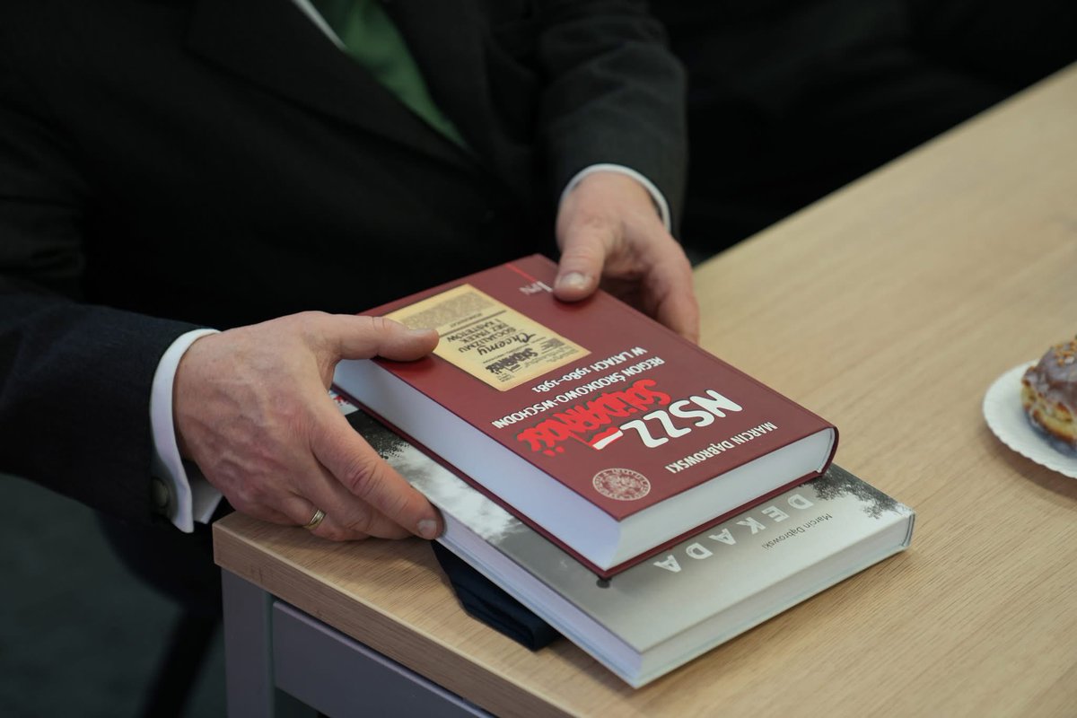 Komuniści chcieli monopolu na wychowanie i kontrolę młodego pokolenia. Historia potoczyła się inaczej.

To ludzie urodzeni w PRL stworzyli „Solidarność”, a studenci powołali Niezależne Zrzeszenie Studentów 🇵🇱
W latach 80. NZS przełamał monopol władzy na zrzeszanie się studentów,